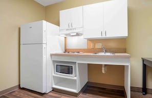 Fridge, microwave, stovetop, coffee/tea maker