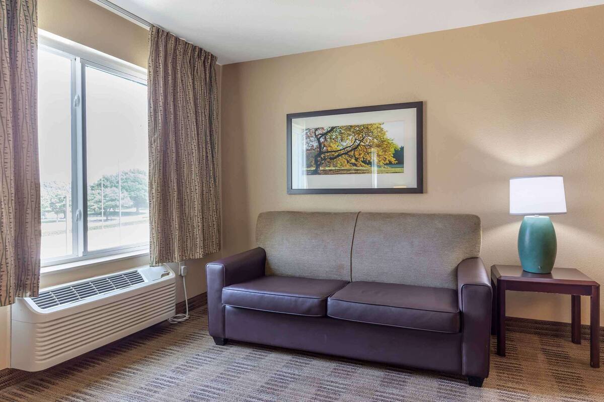 Studio Deluks, 1 Tempat Tidur King dengan tempat tidur Sofa, Bebas Asap Rokok | Meja kerja, Wi-Fi gratis, dan seprai linen