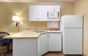 Fridge, microwave, stovetop, dishwasher - Extended Stay America Select Suites - Atlanta - Duluth (Duluth)