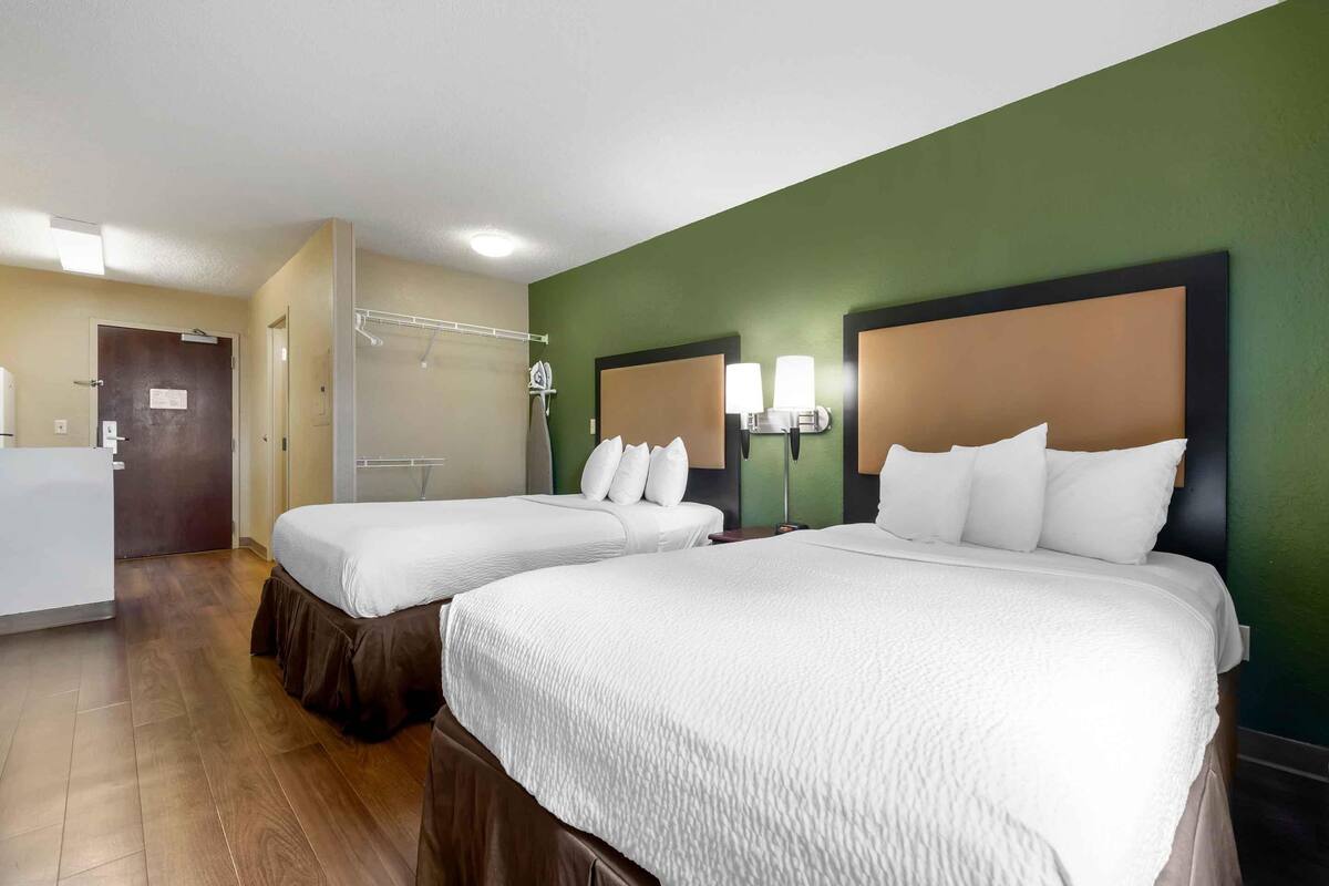 Studio, 2 Double Beds, Non Smoking | Desk, free WiFi