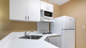 Studio, 2 Double Beds, Non Smoking | Private kitchen | Fridge, microwave, stovetop - Extended Stay America Select Suites - Jacksonville - Lenoir Avenue East (Jacksonville)