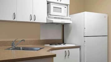 Full-size fridge, microwave, stovetop