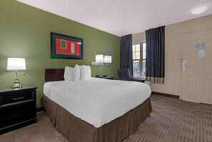 Desk, free WiFi, bed sheets - Studio 6 Extended Stay Sacramento Arden Way CA (Sacramento)