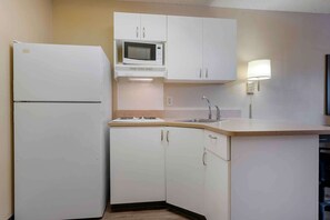 Studio, 1 Queen Bed, Non Smoking | Desk, iron/ironing board, free WiFi, bed sheets - Extended Stay America Suites Santa Rosa South (Santa Rosa)