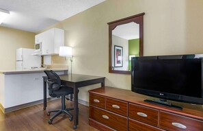 Studio, 1 King Bed, Non Smoking | Desk, iron/ironing board, free WiFi, bed sheets