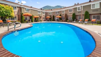 Seasonal outdoor pool
