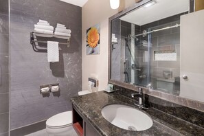 Combined shower/bathtub, free toiletries, hair dryer, towels - Best Western Mountain View Inn (Springville)