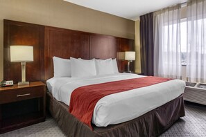 Suite, 1 King Bed, Non Smoking | Hypo-allergenic bedding, desk, iron/ironing board - Comfort Inn Kent - Seattle (Kent)