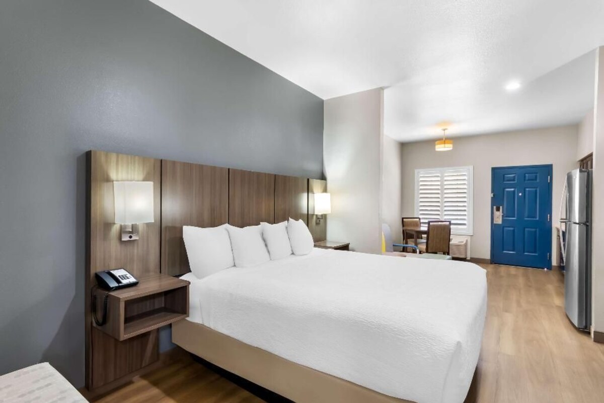 Pillowtop beds, desk, laptop workspace, iron/ironing board