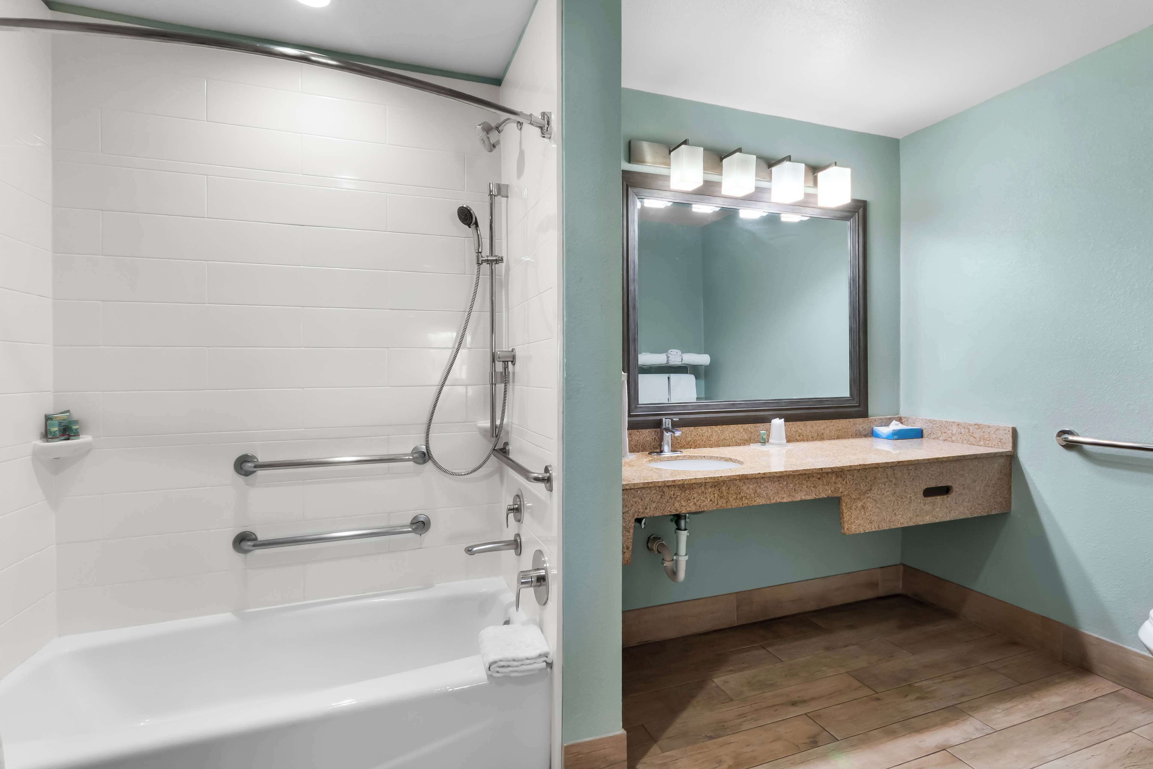 combined shower/bathtub, free toiletries, hair dryer, towels