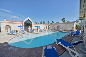 Outdoor pool, pool umbrellas, sun loungers