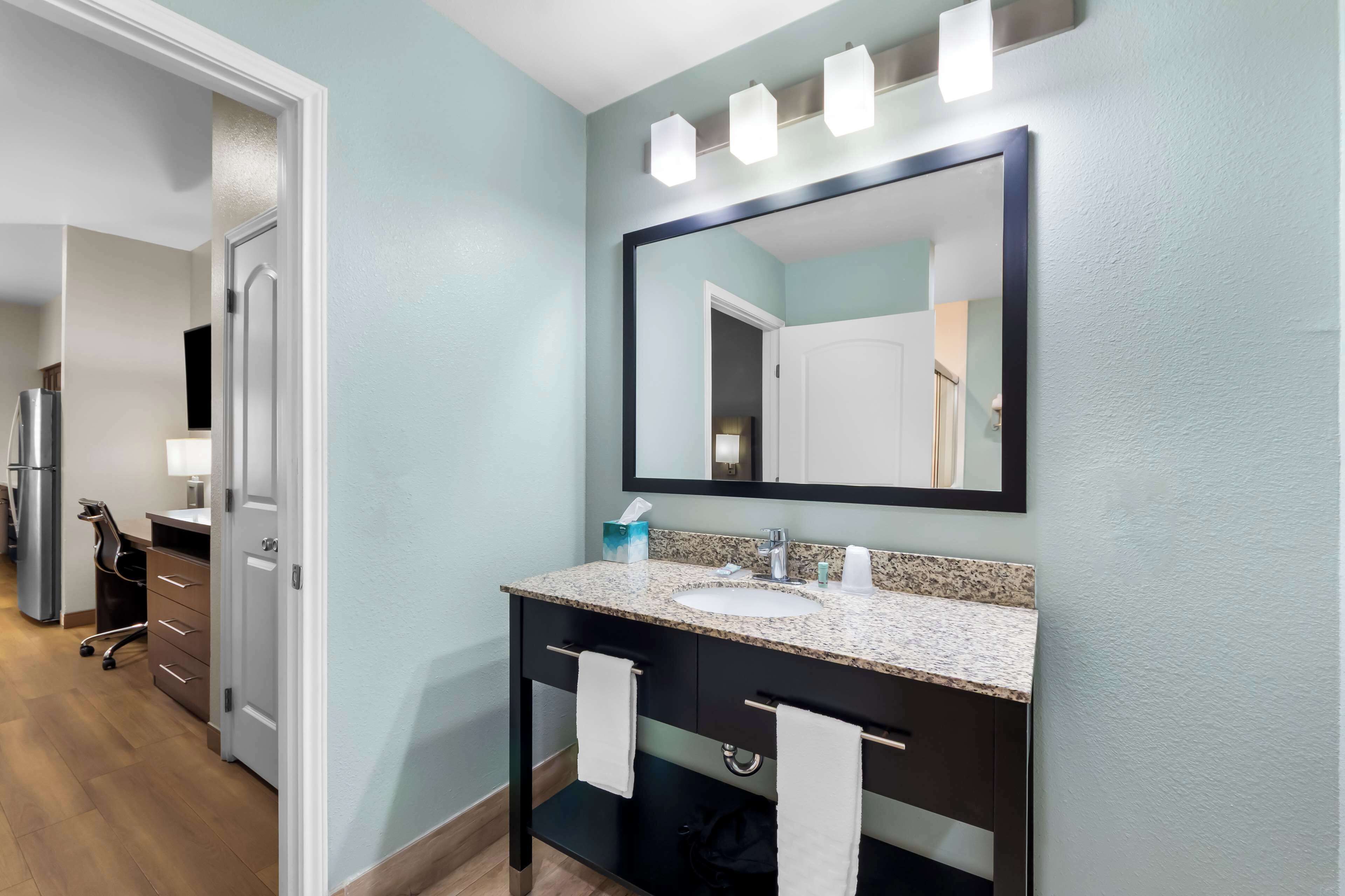 suite, 1 king bed, non smoking, kitchenette (with sofabed) | bathroom | combined shower/bathtub, free toiletries, hair dryer, towels