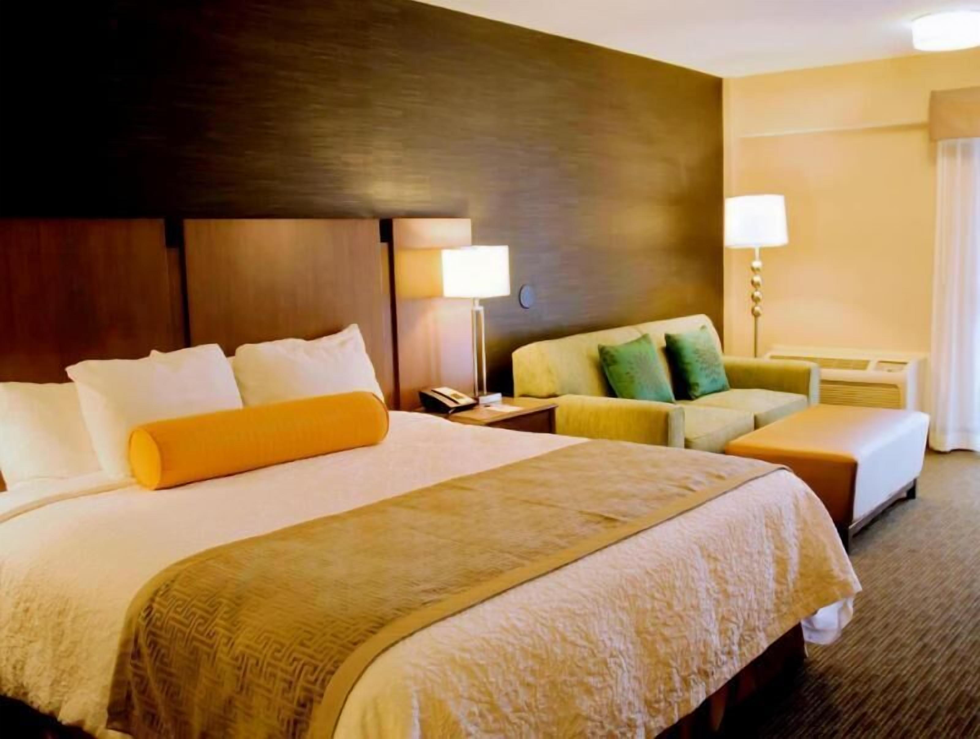 مكتب ومكواة/لوح كي وأسرّة أطفال/رضّع وأسرّة قابلة للطي