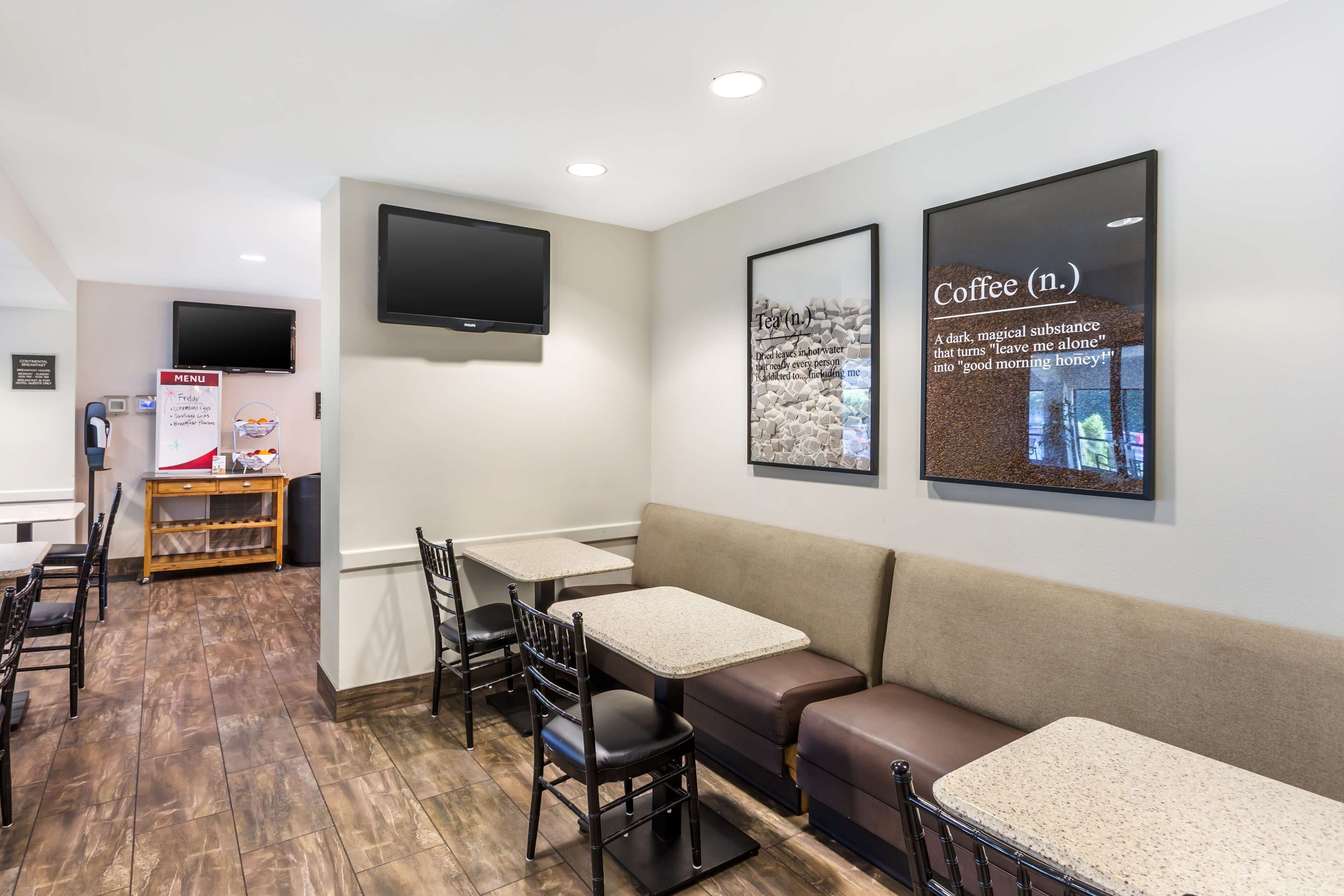 free daily full breakfast