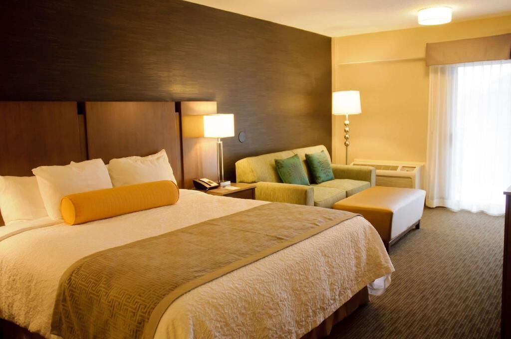 مكتب ومكواة/لوح كي وأسرّة أطفال/رضّع وأسرّة قابلة للطي