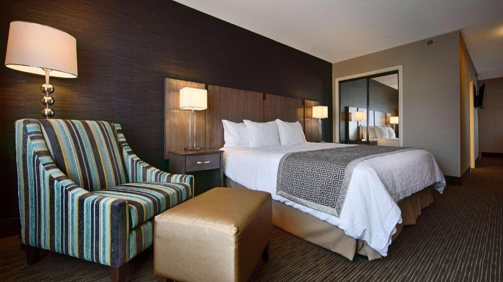 مكتب ومكواة/لوح كي وأسرّة أطفال/رضّع وأسرّة قابلة للطي