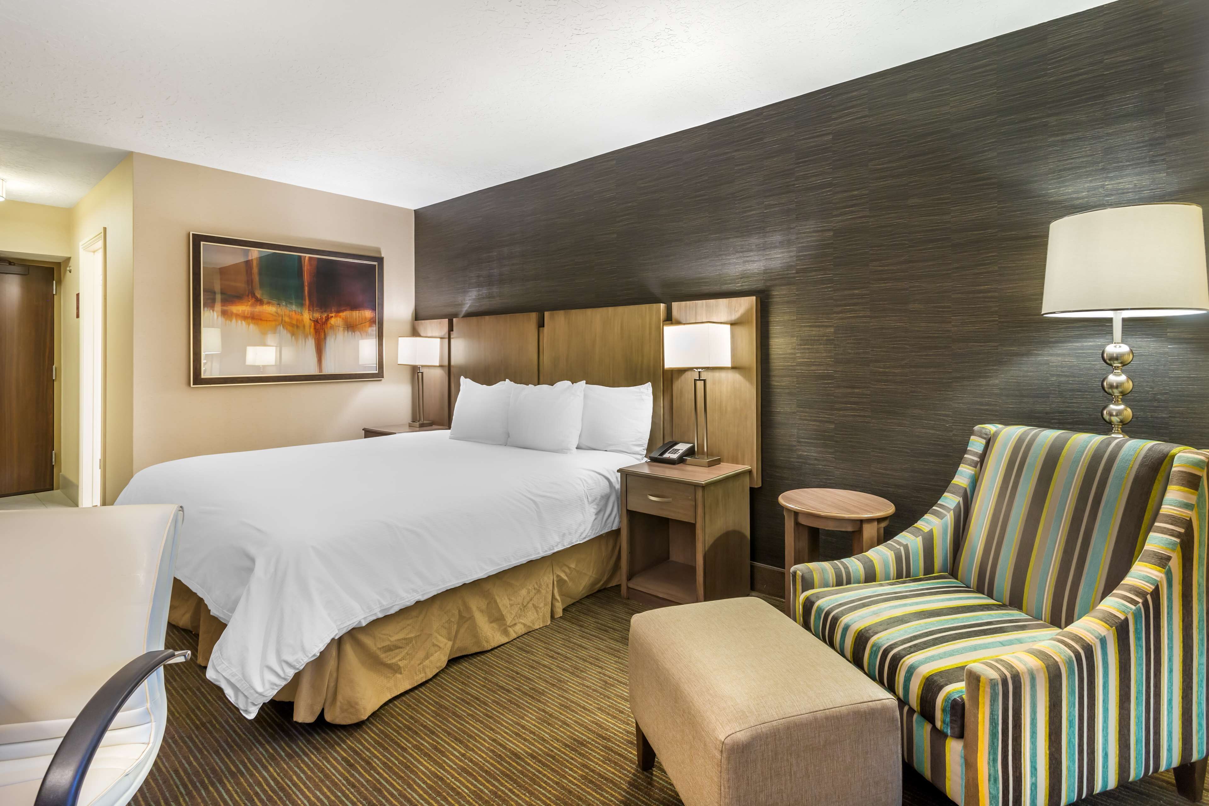 desk, iron/ironing board, cots/infant beds, rollaway beds