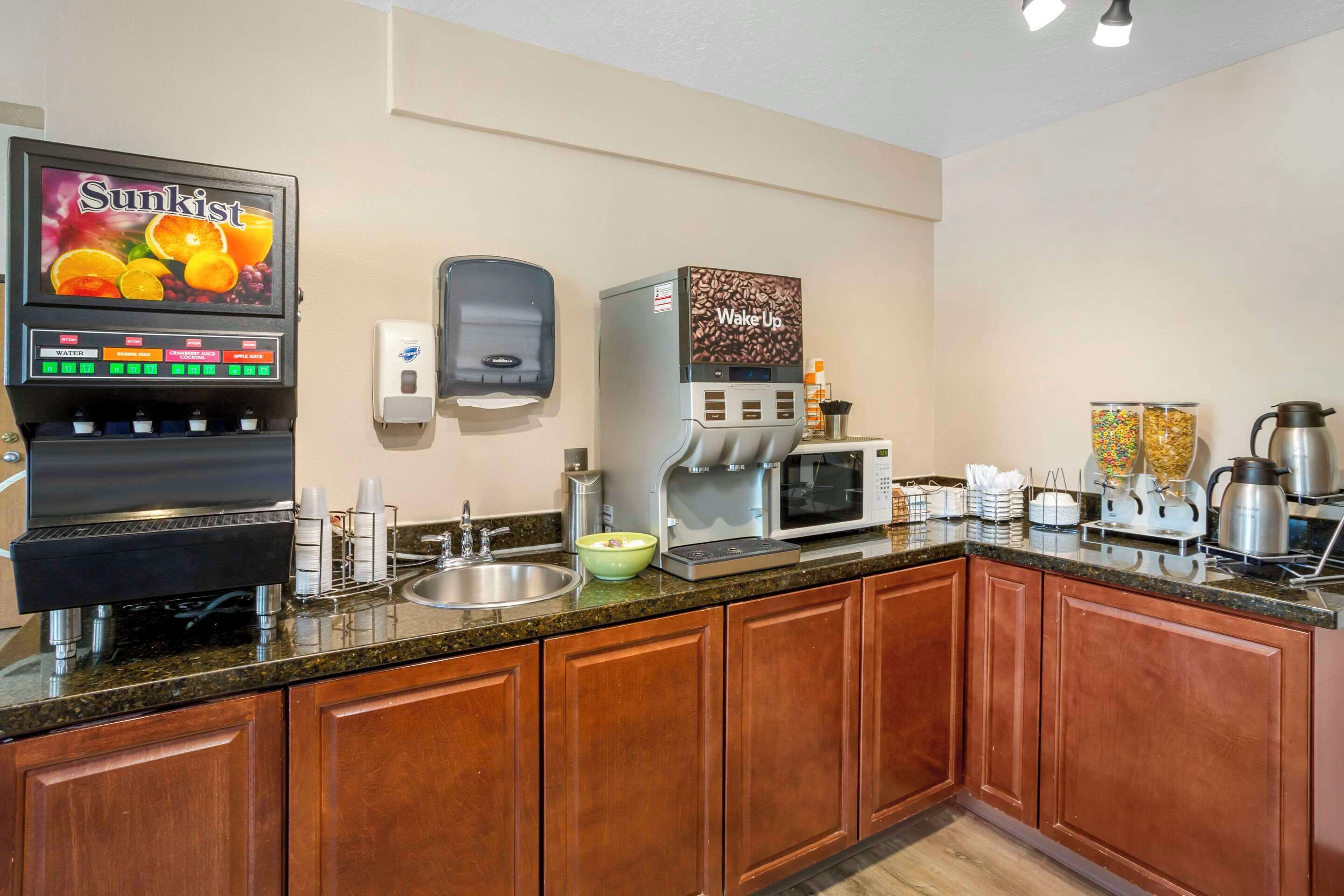 free daily full breakfast