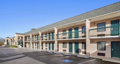 Days Inn By Wyndham Lexington/Columbia