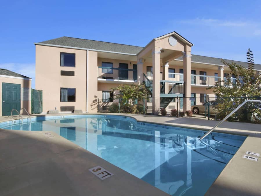 Außenpool (je nach Saison geöffnet)