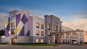 A hotel with a modern design, featuring a geometric facade and a covered entrance area. - Spark by Hilton Houston Bush Intercontinental Airport (Houston)