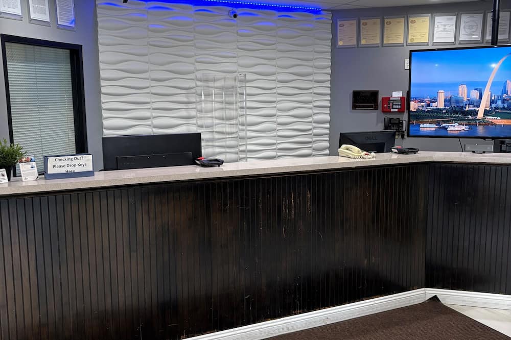 Travelodge by Wyndham St. Louis