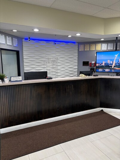 Travelodge by Wyndham St. Louis