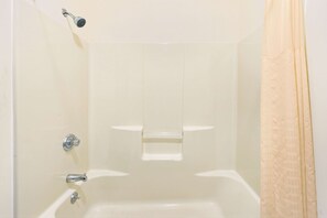 免费洗浴用品、吹风机、毛巾