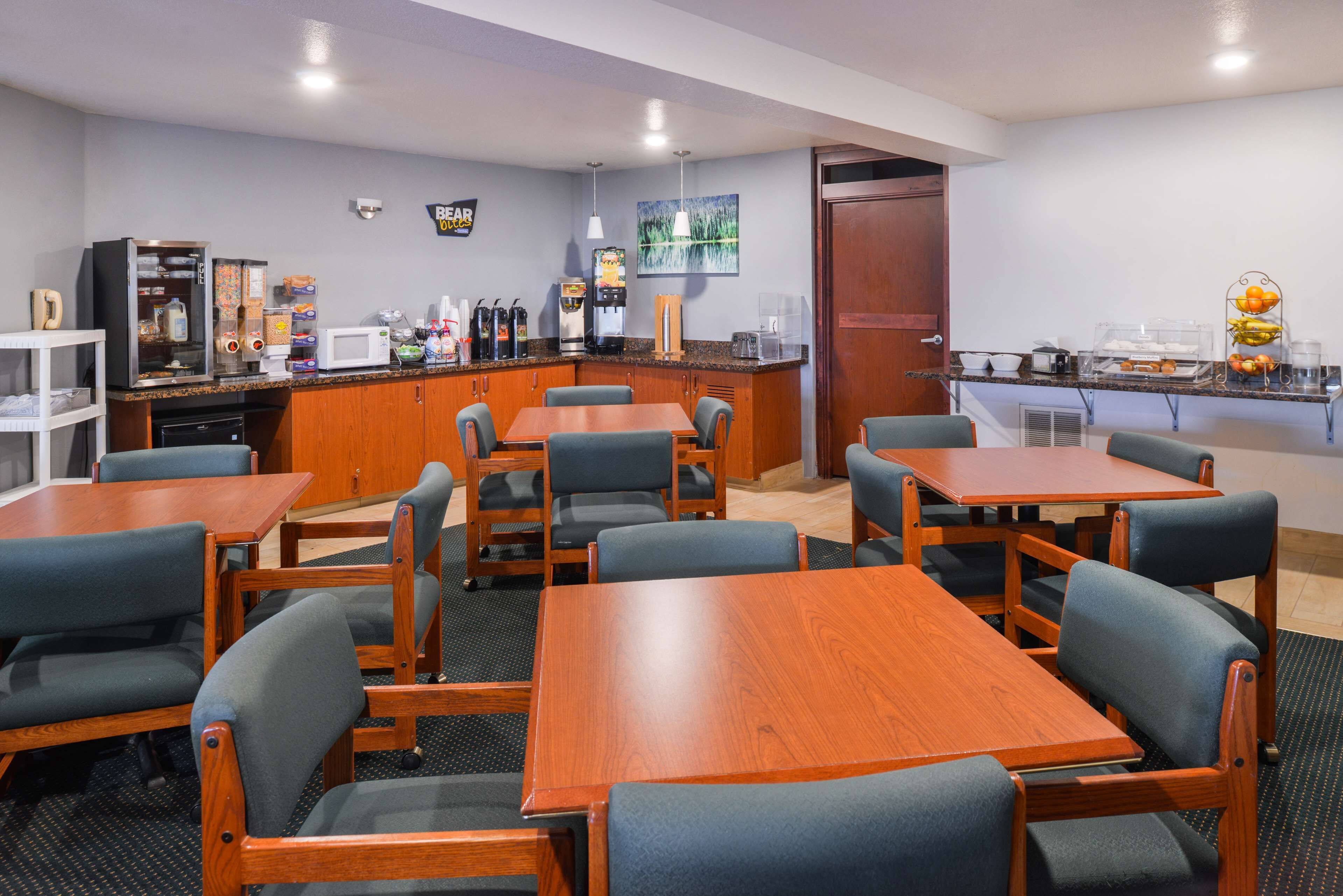 Free daily continental breakfast