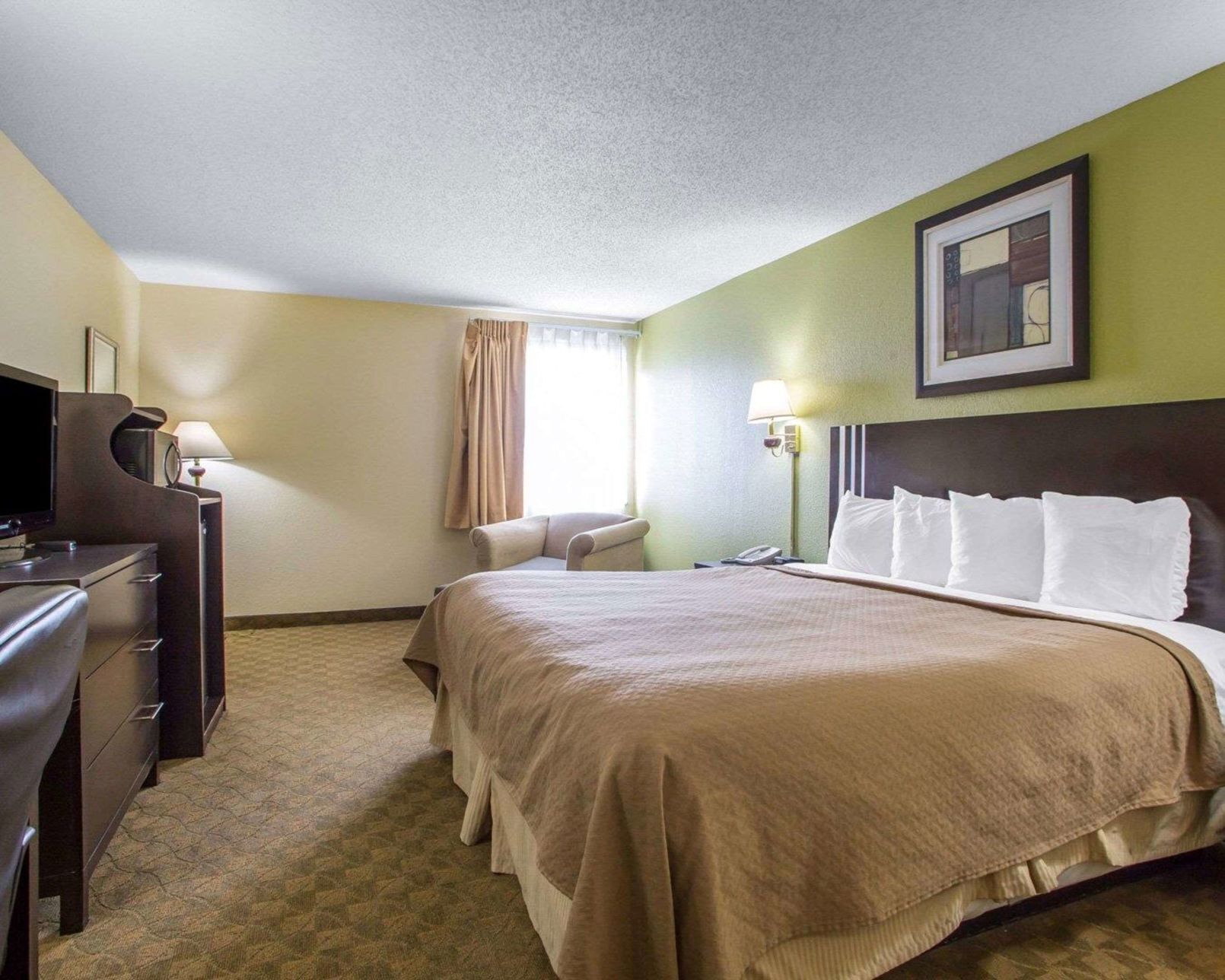 Desk, iron/ironing board, free WiFi, bed sheets