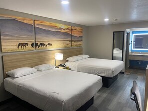 Chambre, 2 grands lits, non-fumeurs | Surmatelas, bureau, lits pliants/supplémentaires, Wi-Fi gratuit