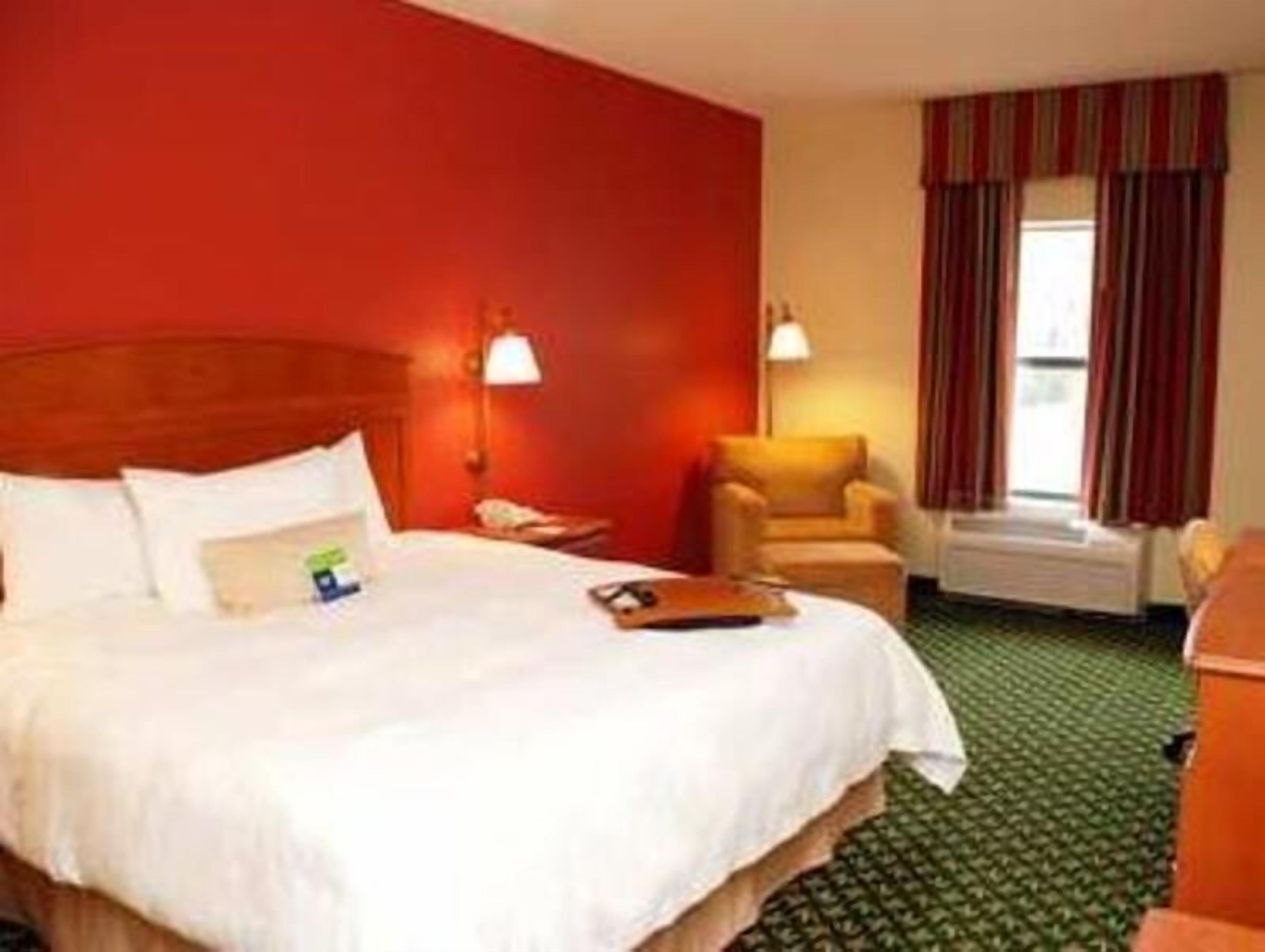 Premium bedding, in-room safe, desk, iron/ironing board