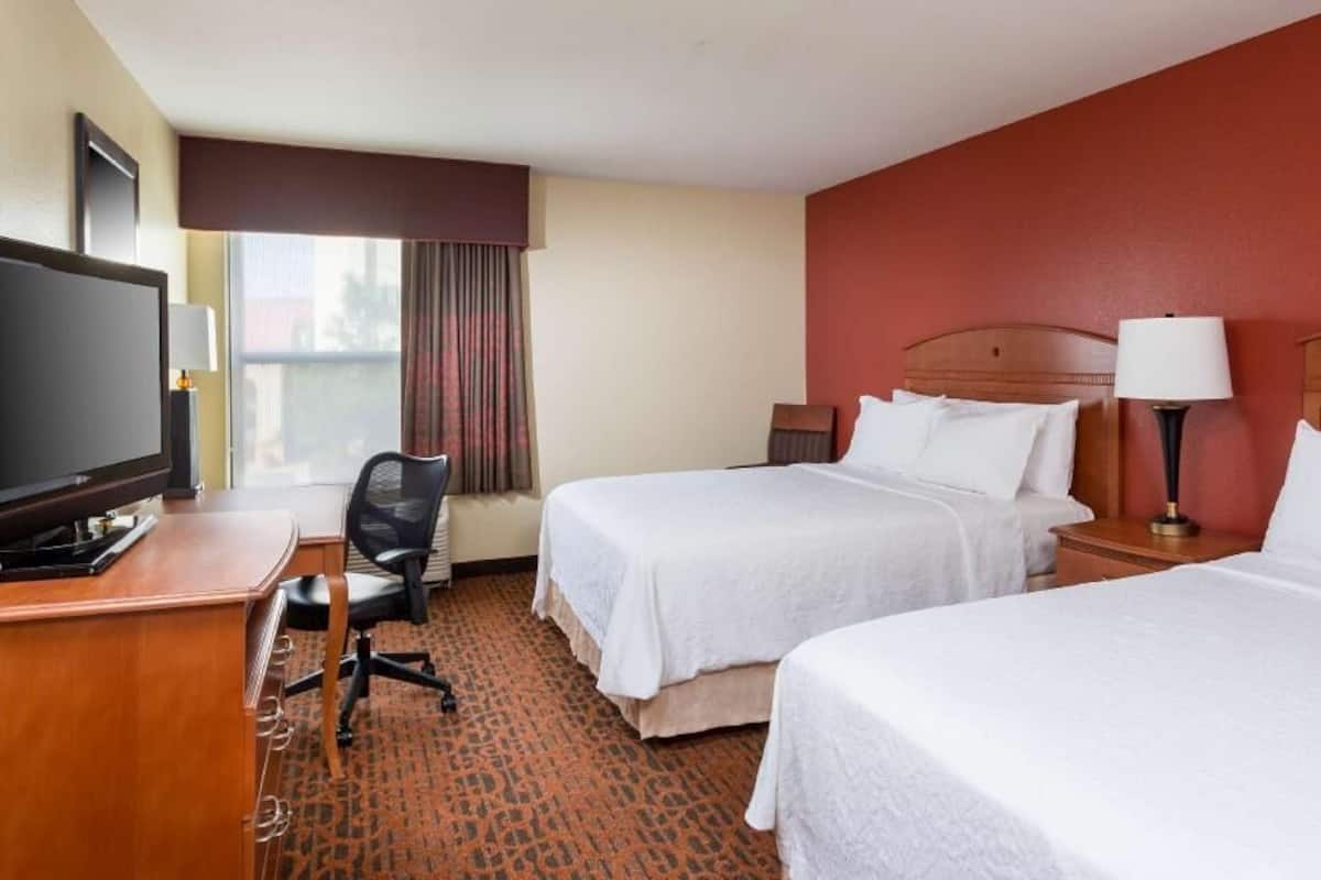 Premium bedding, in-room safe, desk, iron/ironing board