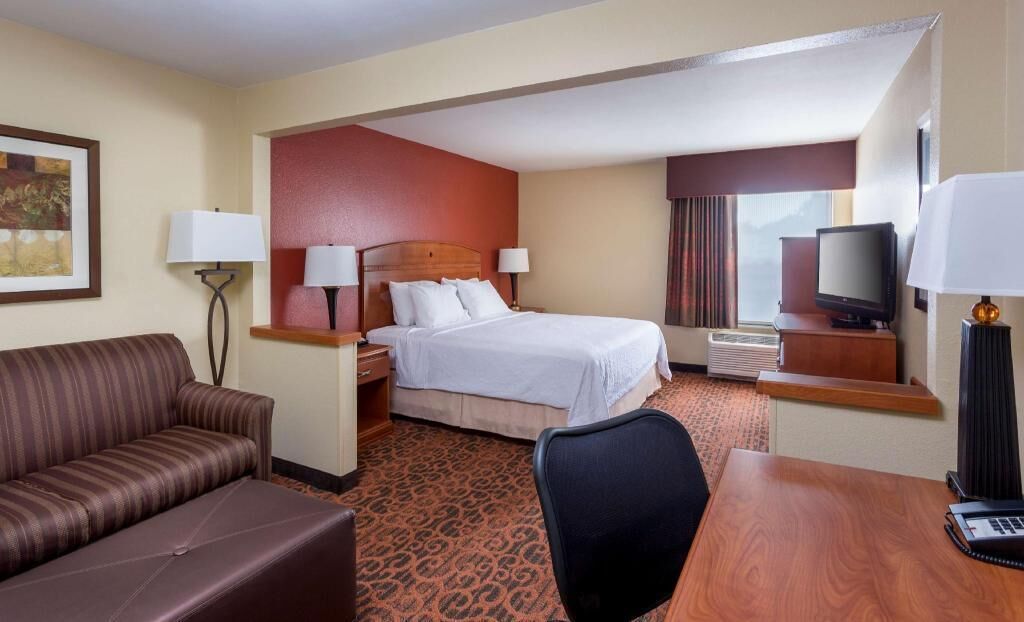 Premium bedding, in-room safe, desk, iron/ironing board