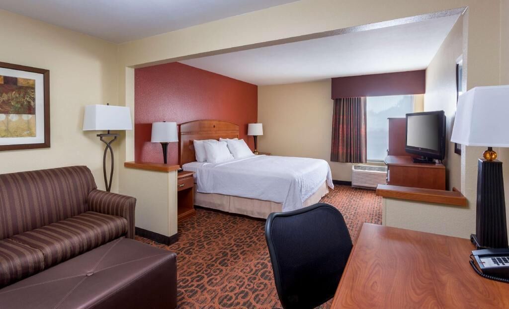 Premium bedding, in-room safe, desk, iron/ironing board