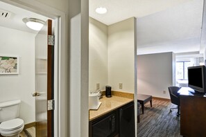 Premium bedding, down duvets, desk, laptop workspace - Hampton Inn & Suites Boynton Beach (Boynton Beach)