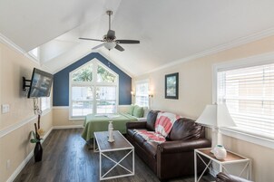 Standard Loft Cottage (Pets Allowed,  Linens Include) | Gratis wifi, beddengoed, een wekker