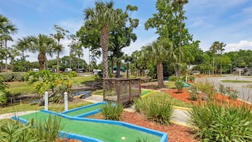 Mini-golf