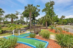Mini-golf