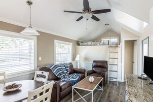 Premium Loft Cottage 2 Bedroom (No Pets, Linens Include) | Free WiFi, bed sheets, alarm clocks