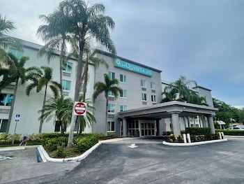 La Quinta Inn & Suites by Wyndham Sawgrass