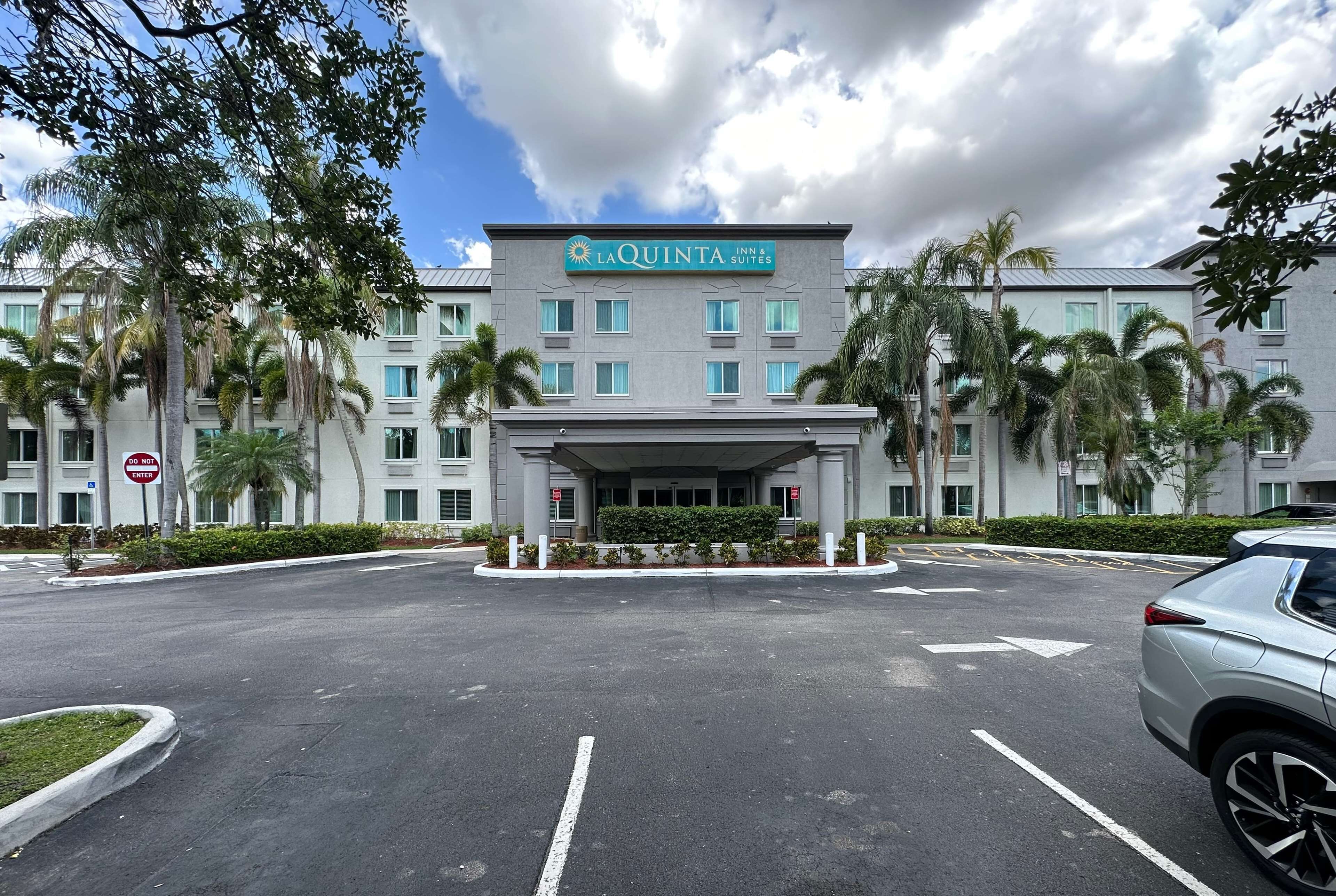 Photo - La Quinta Inn & Suites by Wyndham Sawgrass