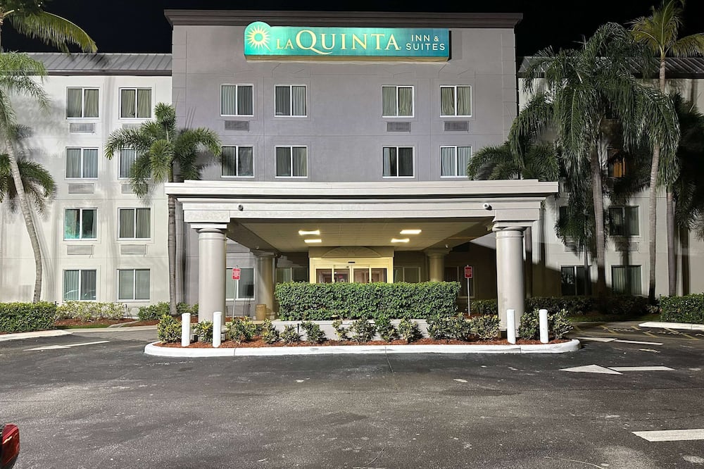 La Quinta Inn & Suites by Wyndham Sawgrass