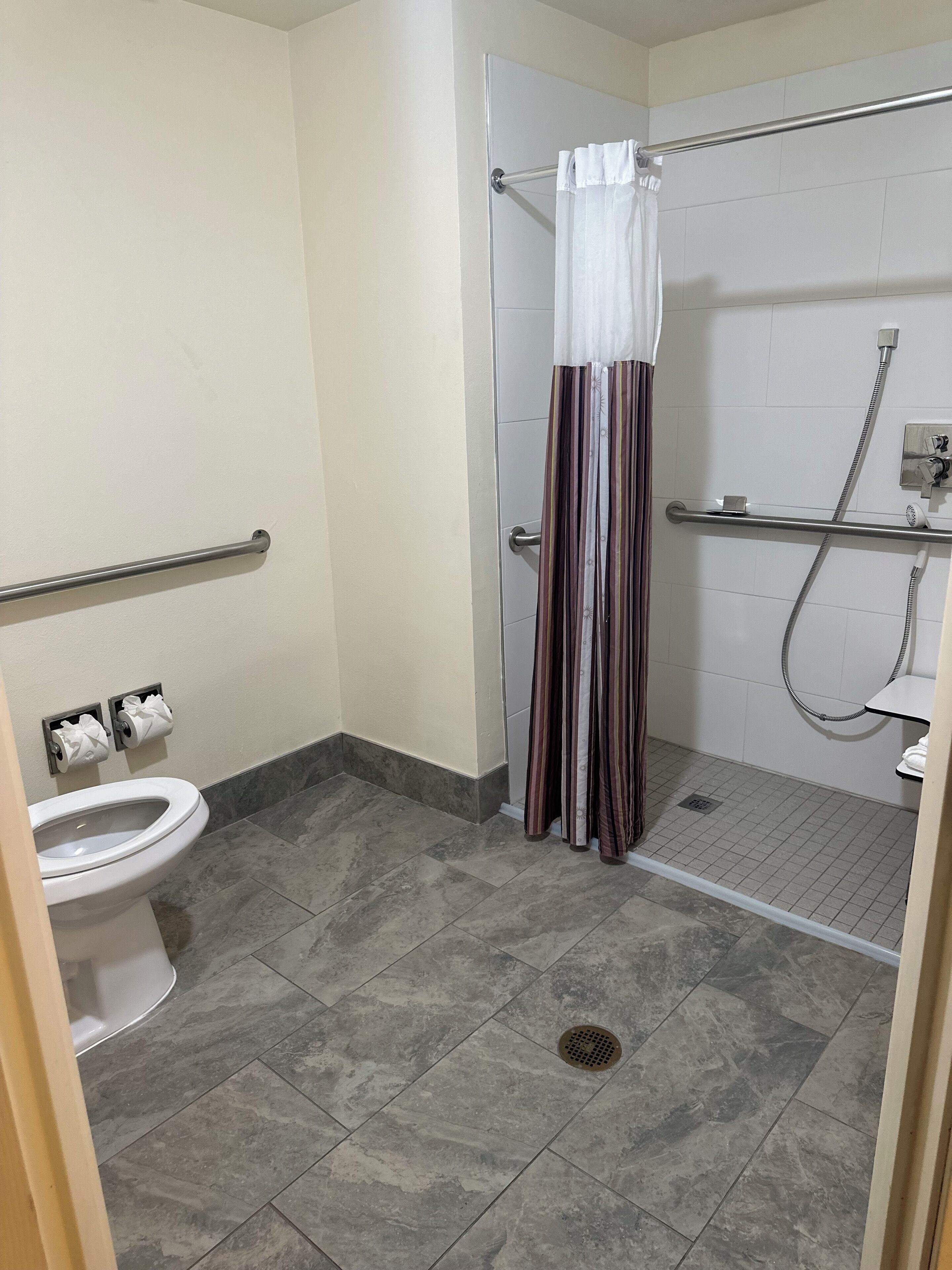 Photo - La Quinta Inn & Suites by Wyndham Sawgrass