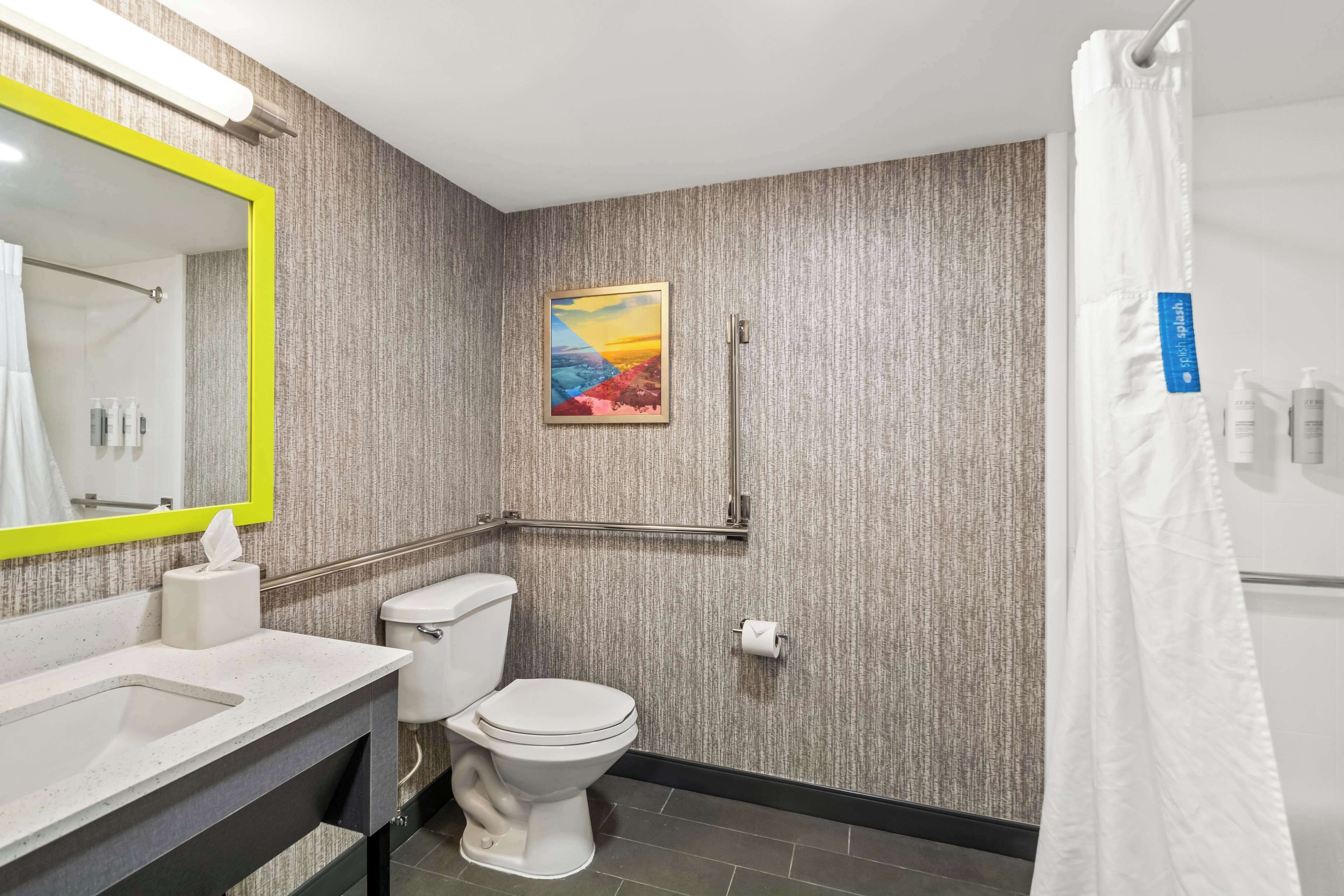 combined shower/bathtub, free toiletries, hair dryer, towels