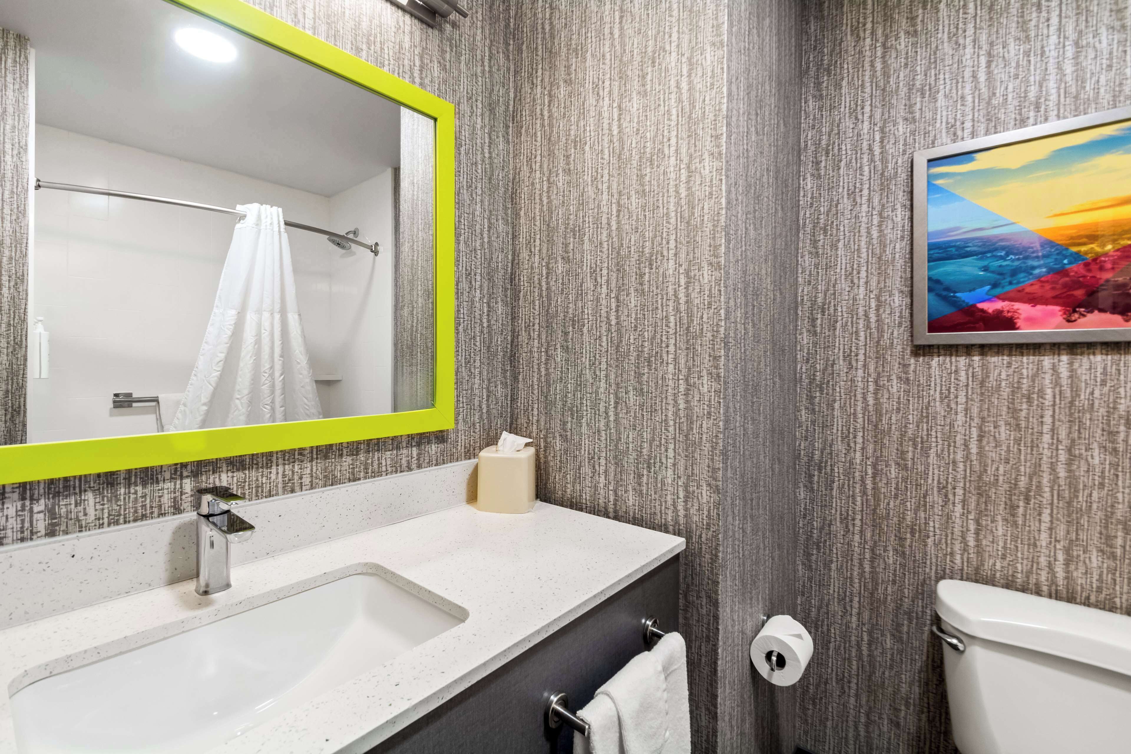 combined shower/bathtub, free toiletries, hair dryer, towels