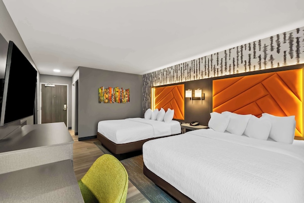 In-room safe, desk, laptop workspace, iron/ironing board