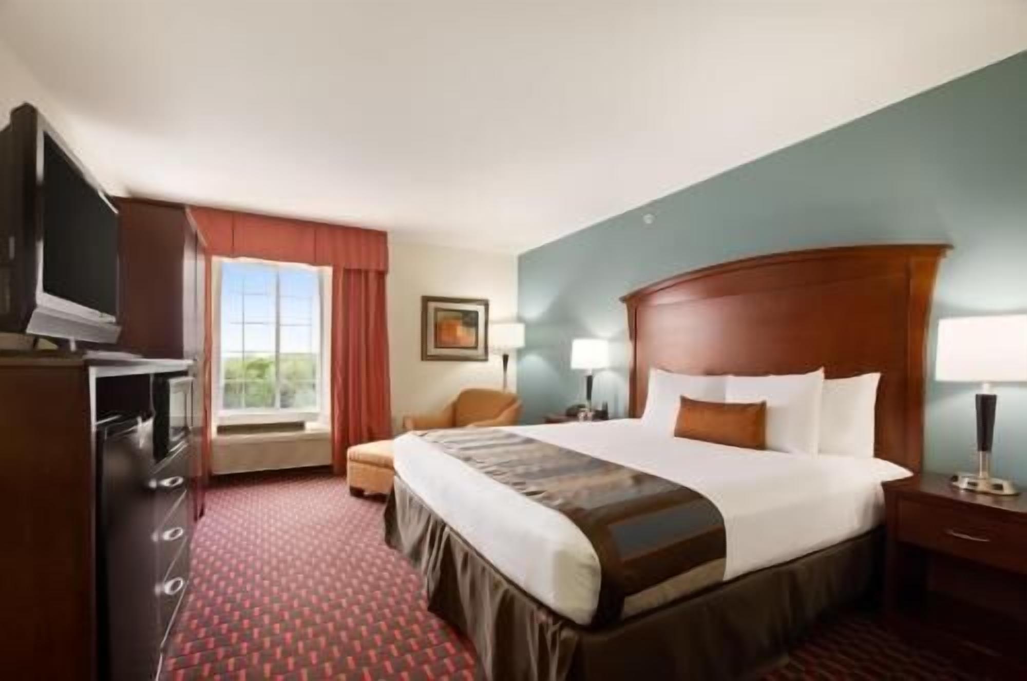 In-room safe, desk, laptop workspace, blackout curtains