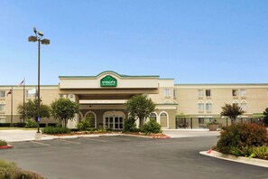 Exterior - Wingate by Wyndham San Marcos (San Marcos)