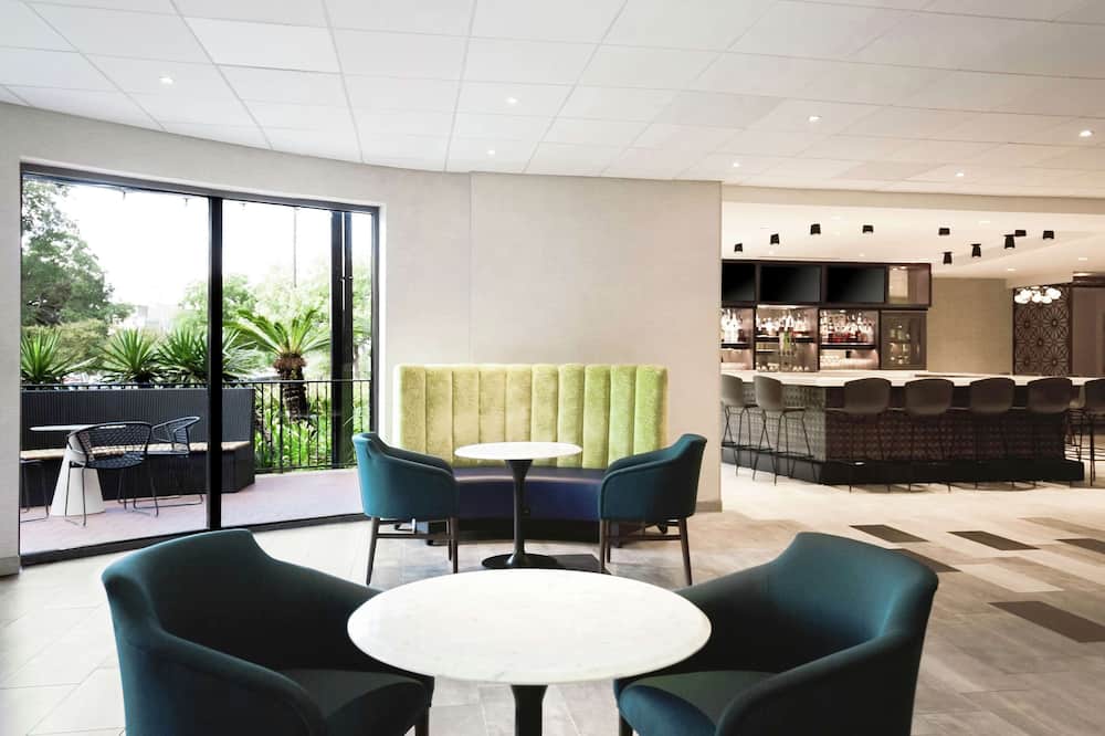 DoubleTree by Hilton Austin - University Area